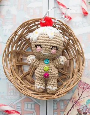 crochet Christmas gingerbread man patterns - winter - home decor- amorecraftylife.com #crochet #crochetpattern #diy #christmas