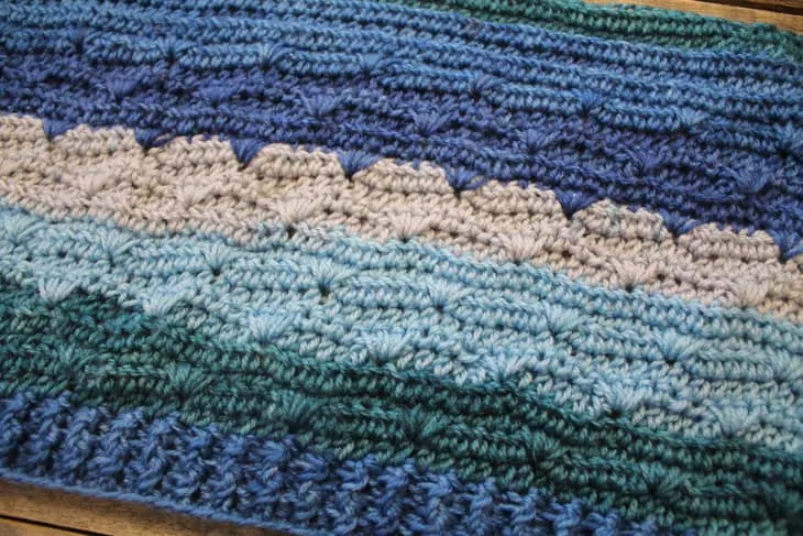 blue waves crochet -hat pattern - Free PDF- printable pdf - winter headband - amorecraftylife.com #crochet #crochetpattern #freecrochetpattern