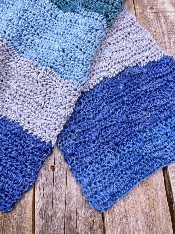 blue waves crochet -scarf pattern - Free PDF- printable pdf - winter headband - amorecraftylife.com Red Heart Unforgettable Yarn #crochet #crochetpattern #freecrochetpattern