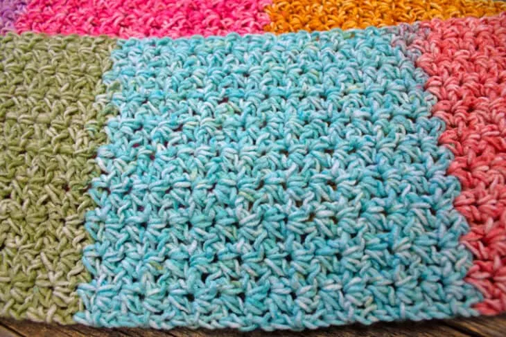 Make an easy v stitch scarf crochet pattern - child scarf- Crochet Pattern Free PDF- printable pdf - winter headband - amorecraftylife.com #crochet #crochetpattern #freecrochetpattern