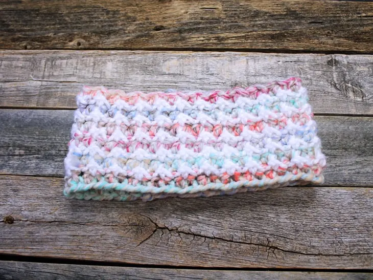 Make an chunky winter crochet headband pattern. Candy Lane Ear Warmer Headband Crochet Pattern Free PDF- printable pdf - winter headband - acraftylife.com #crochet #crochetpattern #freecrochetpattern