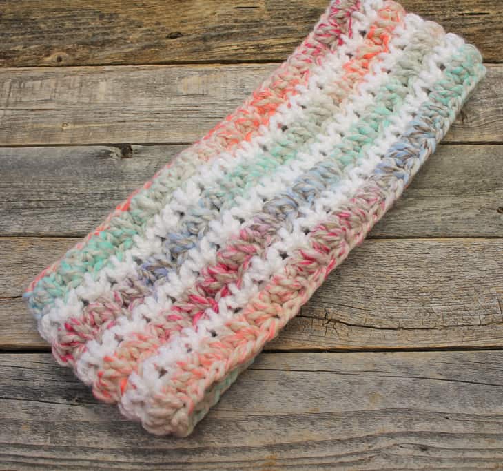 Candy Cane Chunky Crochet Neck Warmer Pattern - A More Crafty Life candy-cane-chunky-crochet-neck-warmer-pattern-a-more-crafty-life