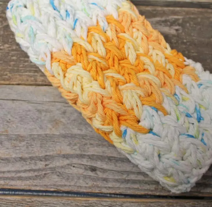 pretty feather stitch crochet dishcloth pattern - free printable pdf - amorecraftylife.com #crochet #crochetpattern #freecrochetpattern