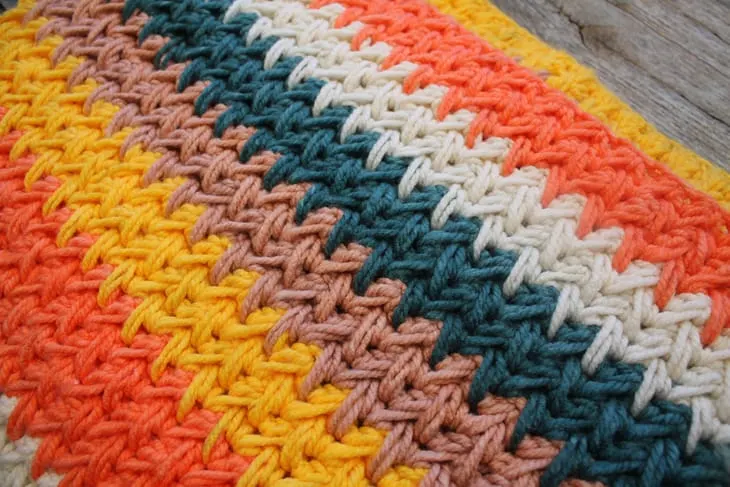 Colorful stripe chunky crochet blanket pattern - free printable PDF- crochet blanket pattern - feather stitch - amorecraftylife.com - O'Go Colorama Yarn - striped afghan - free printable crochet pattern chunky blanket pattern #crochet #crochetpattern #freecrochetpattern