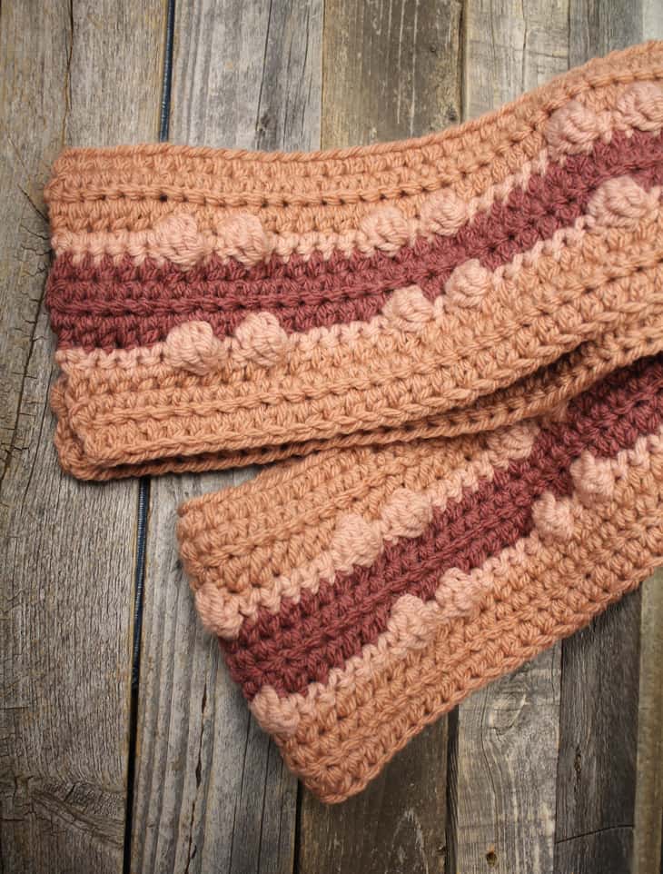 Make an chunky scarf crochet pattern. Double Dot Chunky Crochet Scarf Pattern Free PDF- printable pdf - amorecraftylife.com #crochet #crochetpattern #freecrochetpattern