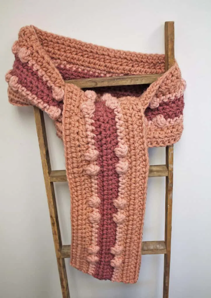 Make an chunky scarf crochet pattern. Double Dot Chunky Crochet Scarf Pattern Free PDF- printable pdf - amorecraftylife.com #crochet #crochetpattern #freecrochetpattern