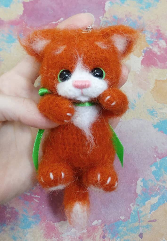 cute crochet cat keychain pattern