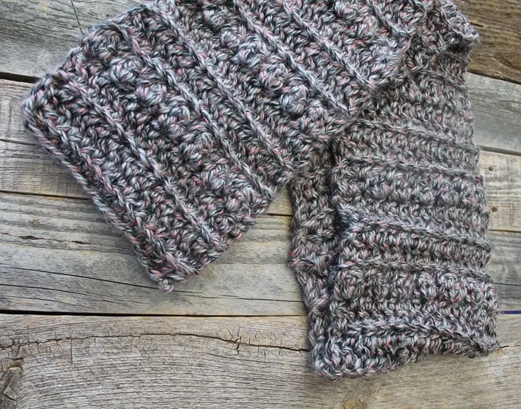 pink & gray puff chunky scarf crochet pattern - amorecraftylife.com #crochet #crochetpattern