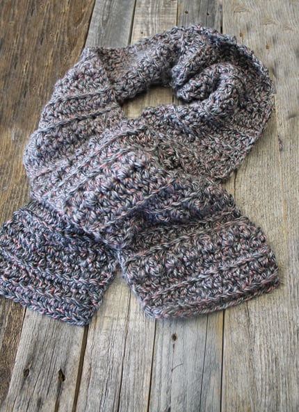 pink & gray puff chunky scarf crochet pattern - amorecraftylife.com #crochet #crochetpattern