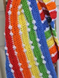 Try this colorful rainbow double dot crochet baby blanket pattern. This pattern uses basic stitches plus the bobble stitch for this pattern. Find the free PDF amorecraftylife.com