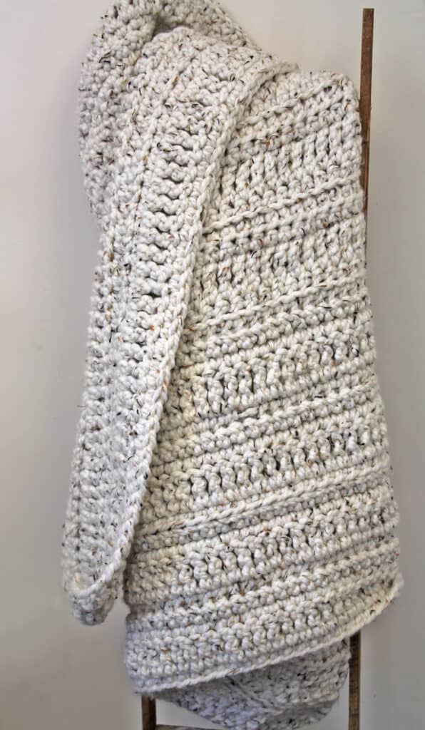 super chunky tweed crochet blanket pattern - free printable PDF- crochet blanket pattern - amorecraftylife.com - free printable crochet pattern chunky blanket pattern #crochet #crochetpattern #freecrochetpattern