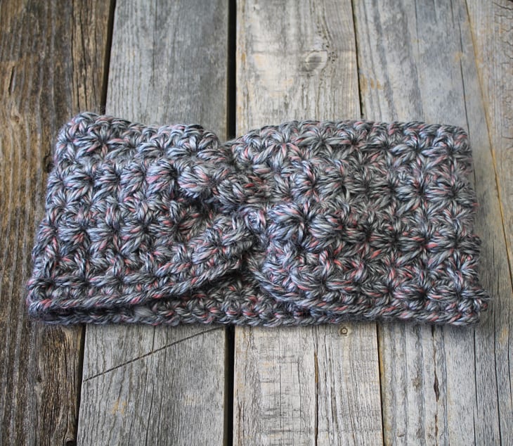 twisted star chunky ear warmer crochet pattern - Free PDF -amorecraftylife.com #crochet #crochetpattern