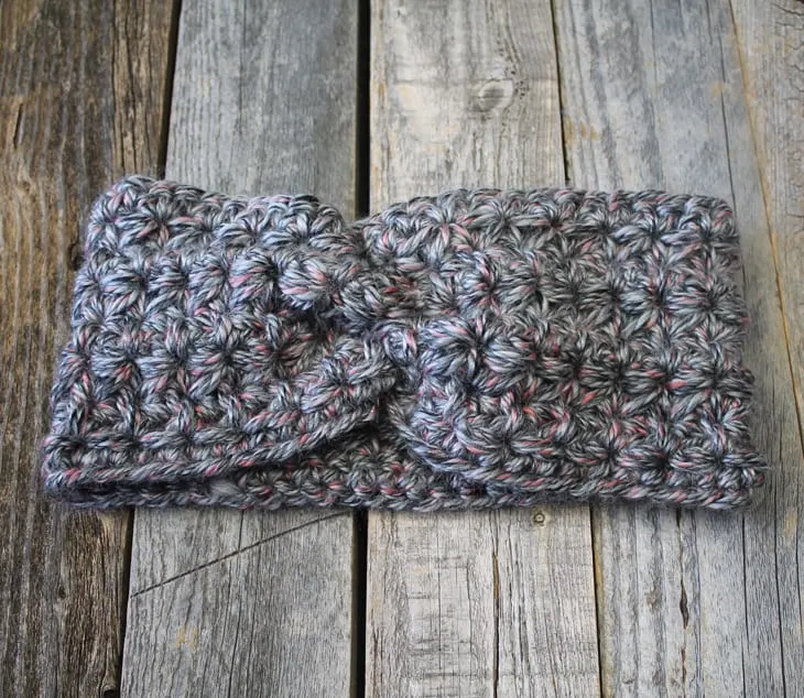 twisted star chunky ear warmer crochet pattern - Free PDF -amorecraftylife.com #crochet #crochetpattern m crochet hook pattern