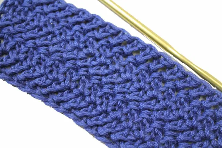learn the herringbone double crochet stich (dc)  -how to crochet beginner crochet tutorials - amorecraftylife.com