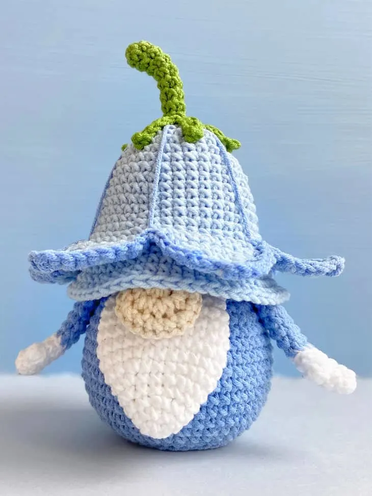 Make a cute crochet gnome pattern. Fun amigurumi patterns.