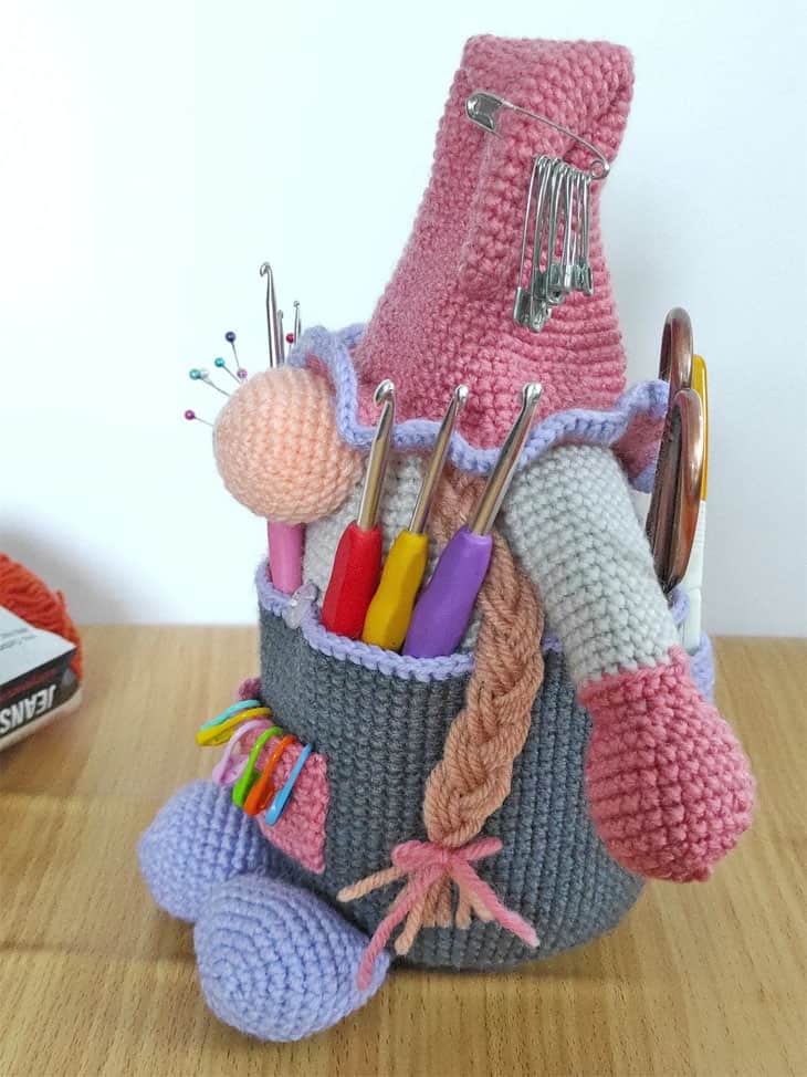 Make a cute crochet gnome pattern. Fun amigurumi patterns.