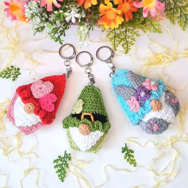 Make a cute crochet gnome pattern. Fun amigurumi patterns.