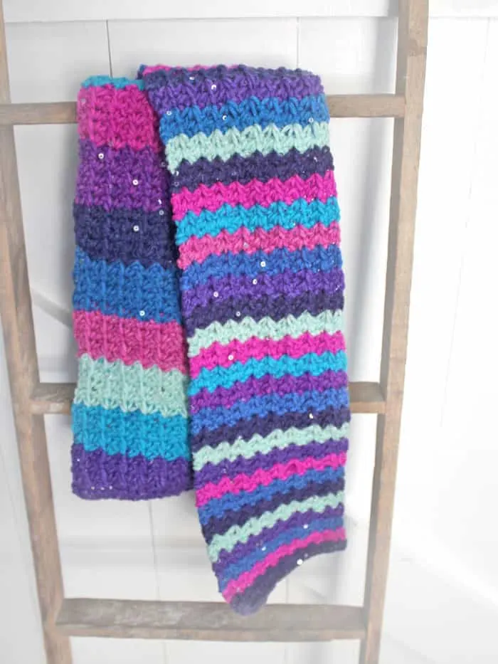 Make an easy striped children's scarf crochet pattern - child scarf- Crochet Pattern Free PDF- printable pdf - amorecraftylife.com