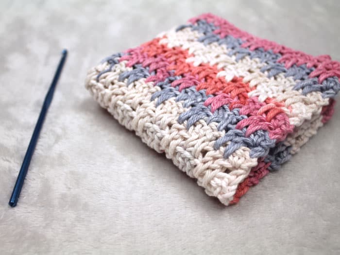 Up and down stripe washcloth crochet pattern available in a free PDF. Try this easy pattern and learn a new stitch.