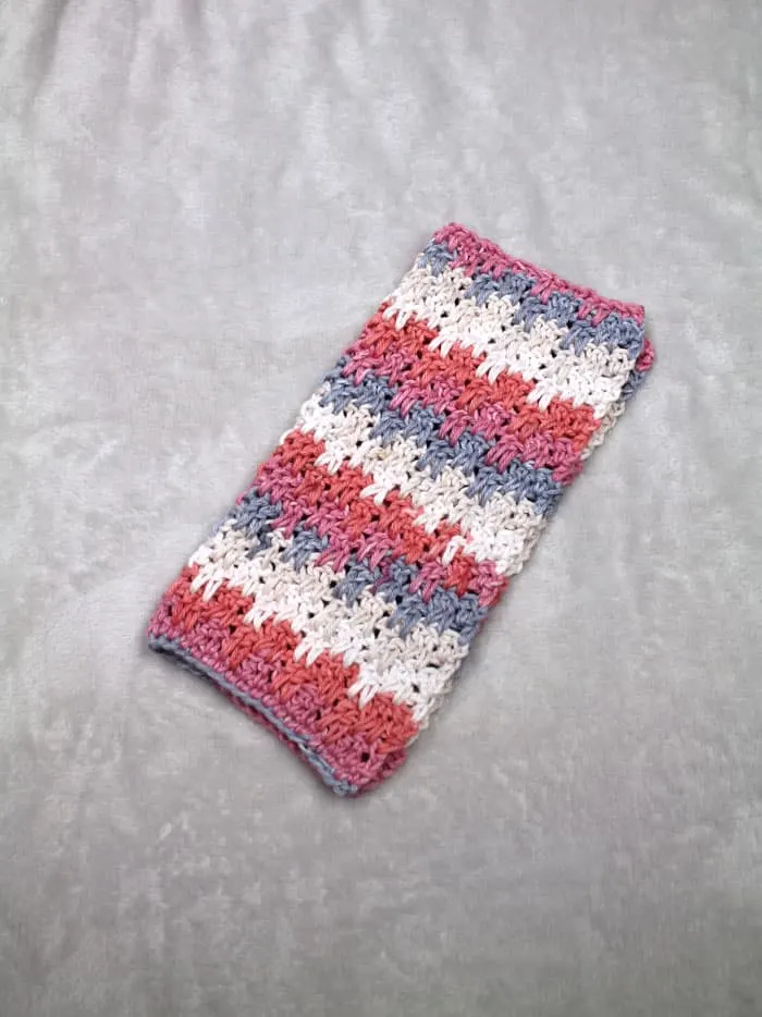 Up and down stripe washcloth crochet pattern available in a free PDF. Try this easy pattern and learn a new stitch.