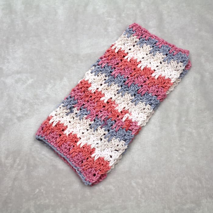 Up and down stripe washcloth crochet pattern available in a free PDF. Try this easy pattern and learn a new stitch.