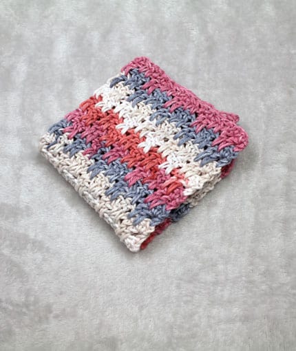 Up and down stripe washcloth crochet pattern available in a free PDF. Try this easy pattern and learn a new stitch.