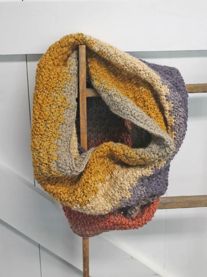 Try this free up and down stripe cowl crochet pattern. This easy pattern make a cozy cowl to keep you warm this winter.