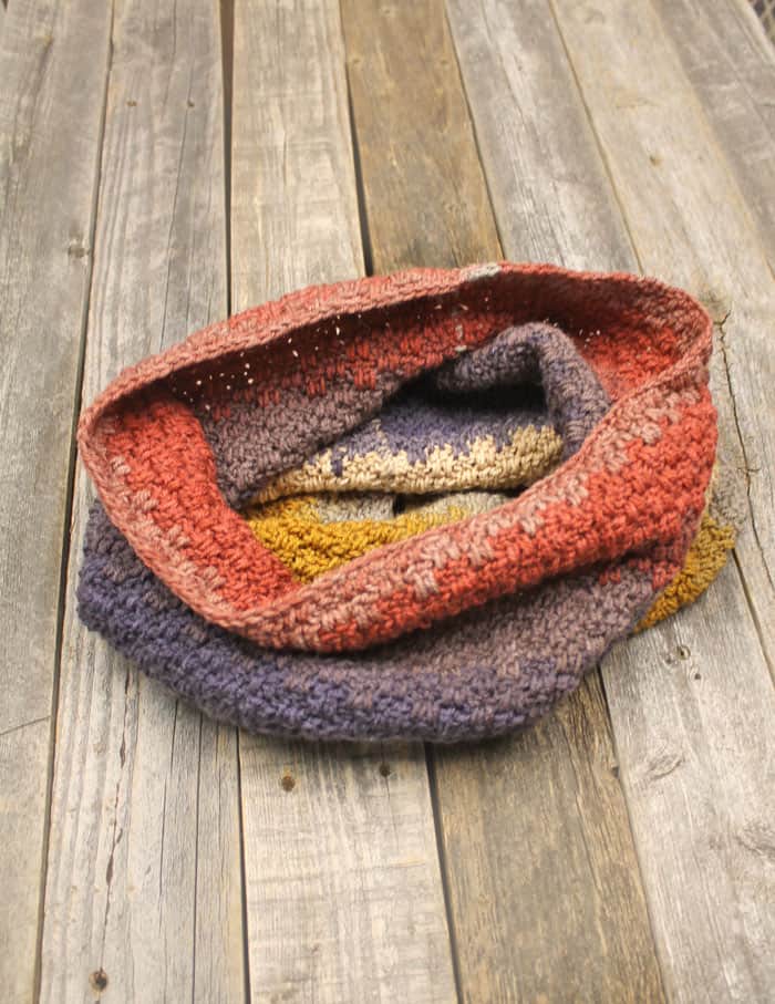 Try this free up and down stripe cowl crochet pattern. This easy pattern make a cozy cowl to keep you warm this winter.