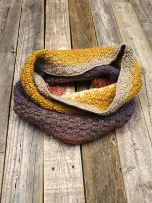Try this free up and down stripe cowl crochet pattern. This easy pattern make a cozy cowl to keep you warm this winter.