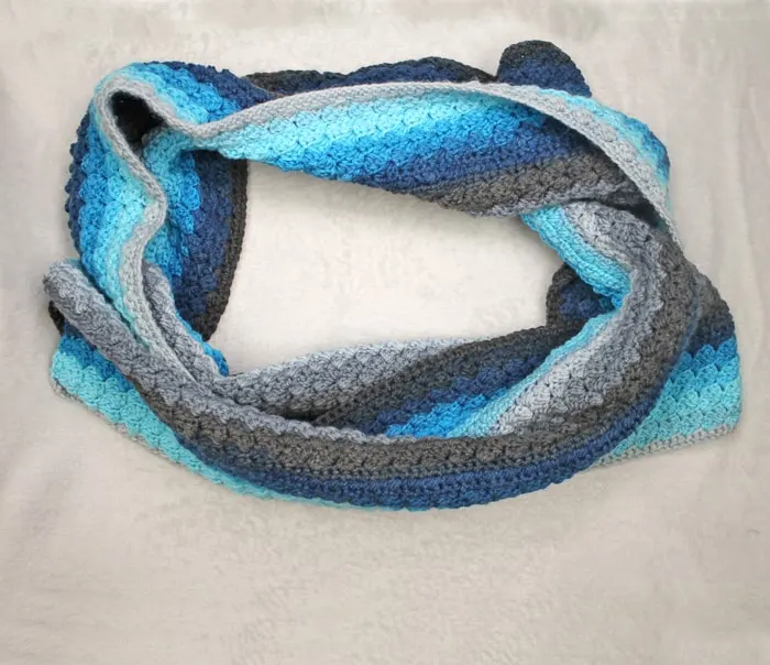 Make an easy blue striped scarf. This striped scarf is an easy repeatable pattern using Lion Brand Mandala.