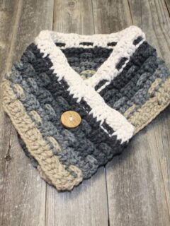 Try this easy chunky cowl pattern. This pattern uses a variation of the double crochet. There is a free printable PDF available.