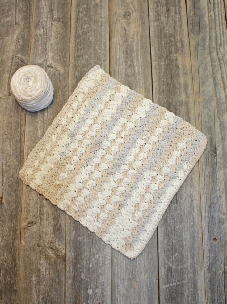 Learn how to do the blanket stitch with this easy square pattern. Turn the squares into a blanket.