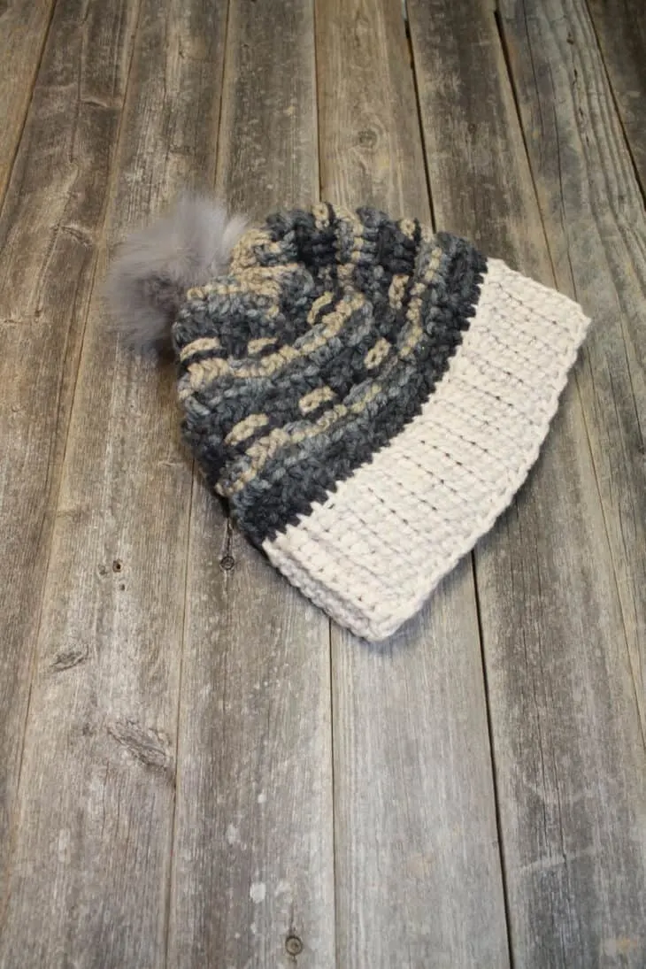 Try this bulky yarn crochet hat pattern. This hat is an quick and easy project. Make it in your favorite colors and top it with a faux fur pom pom.
