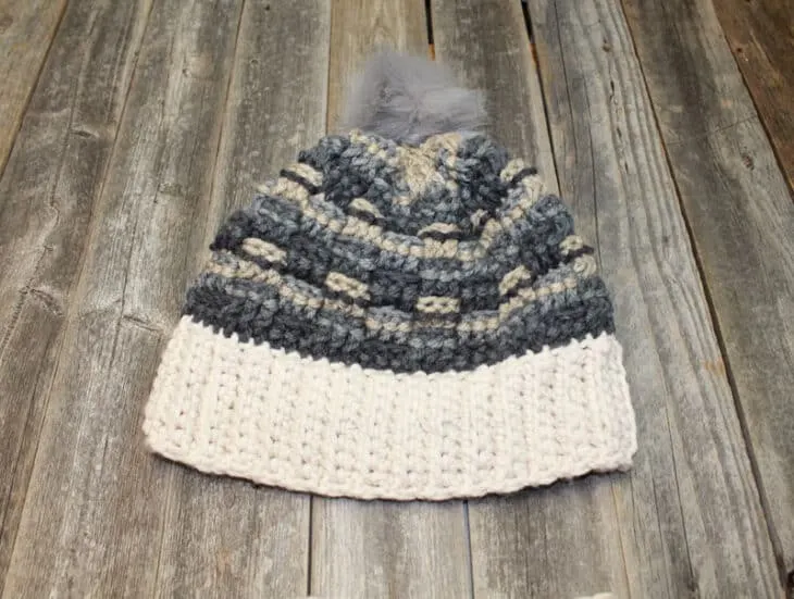 Try this bulky yarn crochet hat pattern. This hat is an quick and easy project. Make it in your favorite colors and top it with a faux fur pom pom.