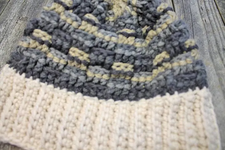 Try this bulky yarn crochet hat pattern. This hat is an quick and easy project. Make it in your favorite colors and top it with a faux fur pom pom.