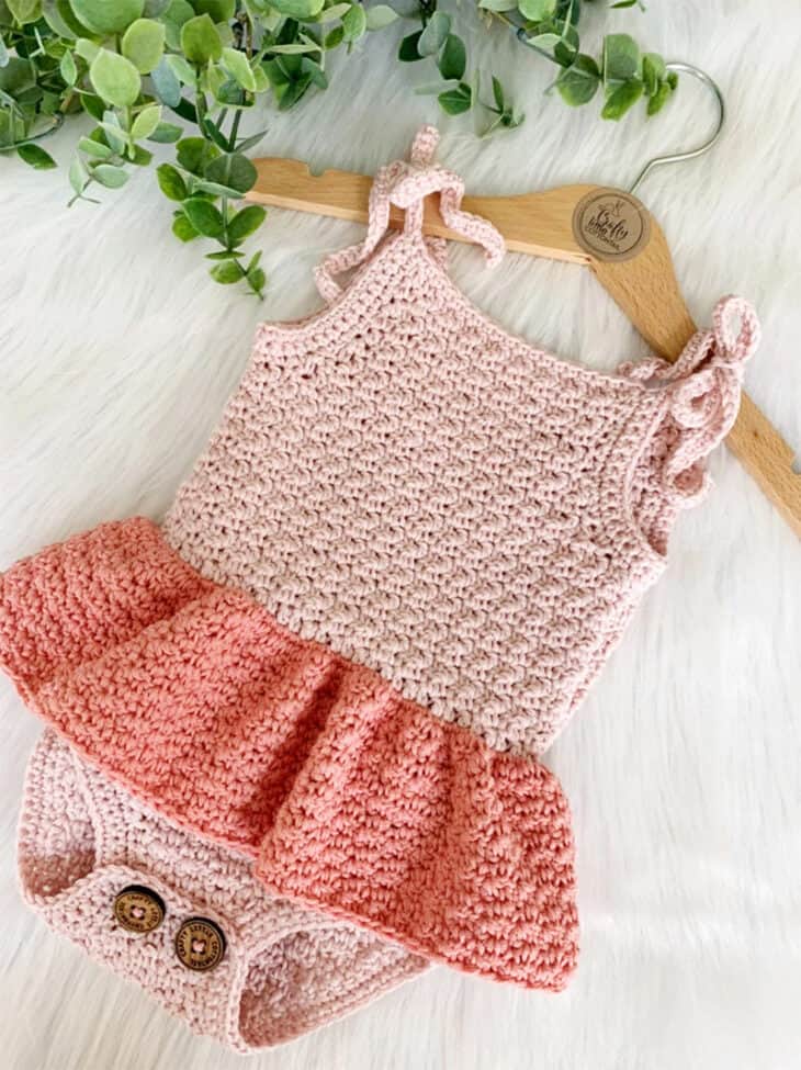 Make your own cute crochet romper with this PDF pattern. This would make a cute baby gift.