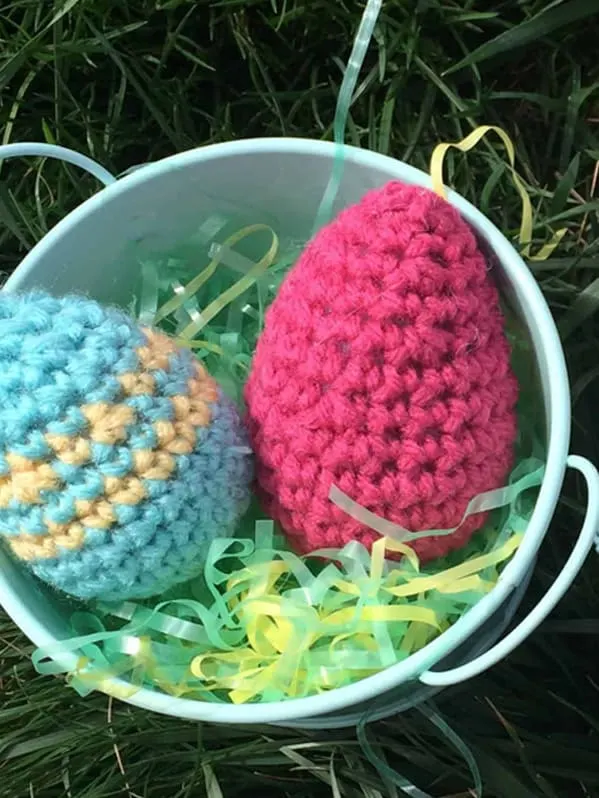 Make your own fast and easy crochet eggs for Easter.