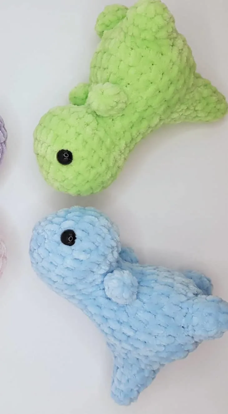 Make your own cute mini T-Rex crochet dino. 