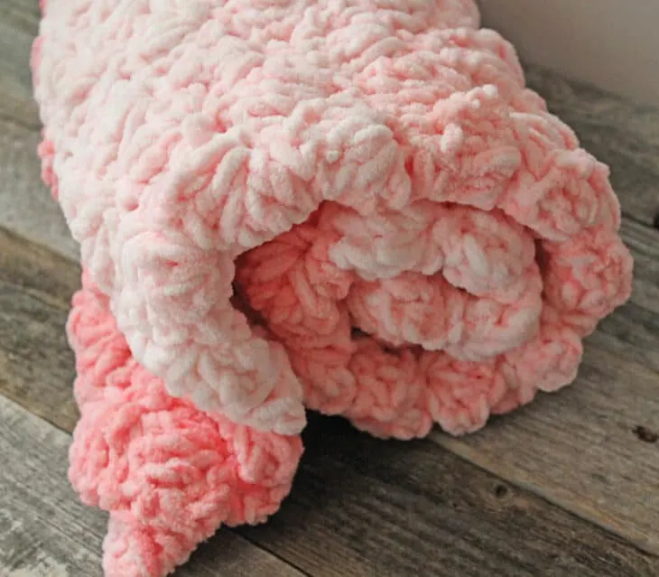 pink bubbles baby blanket pattern - amorecraftylife.com -bernat blanket yarn baby blanket - baby afghan - free printable crochet pattern chunky blanket pattern #baby #crochet #crochetpattern #freecrochetpattern