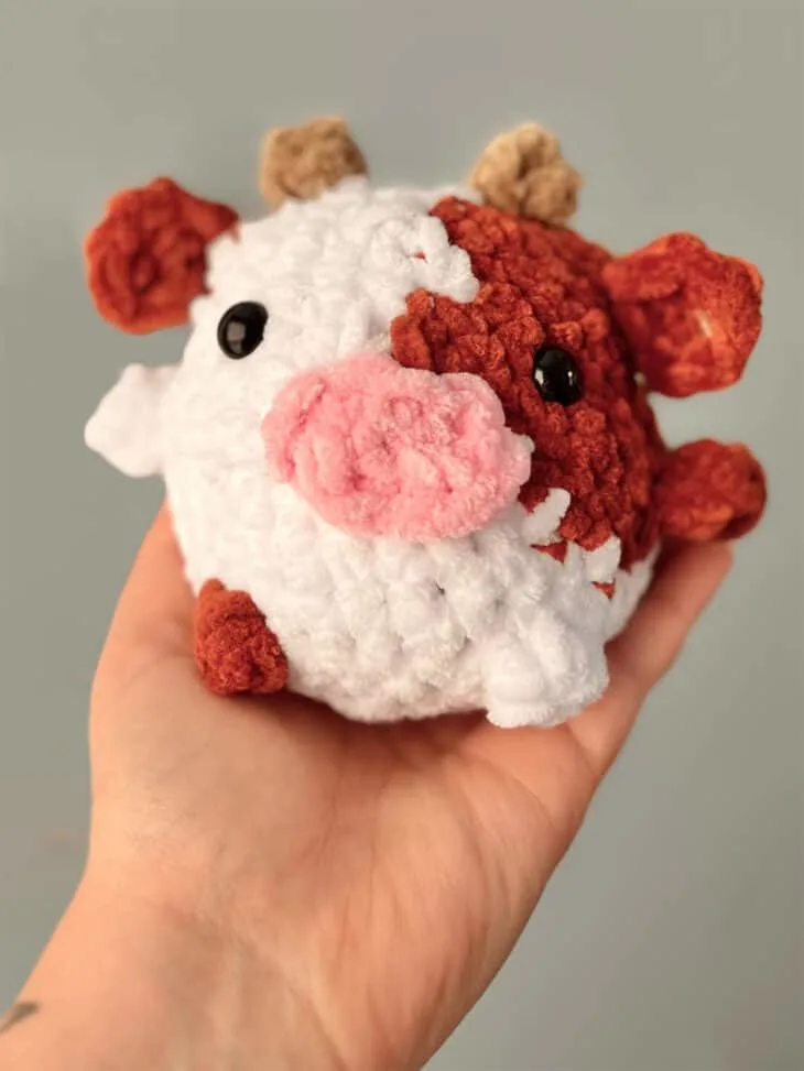 Make your own cute chunky cow plushie.