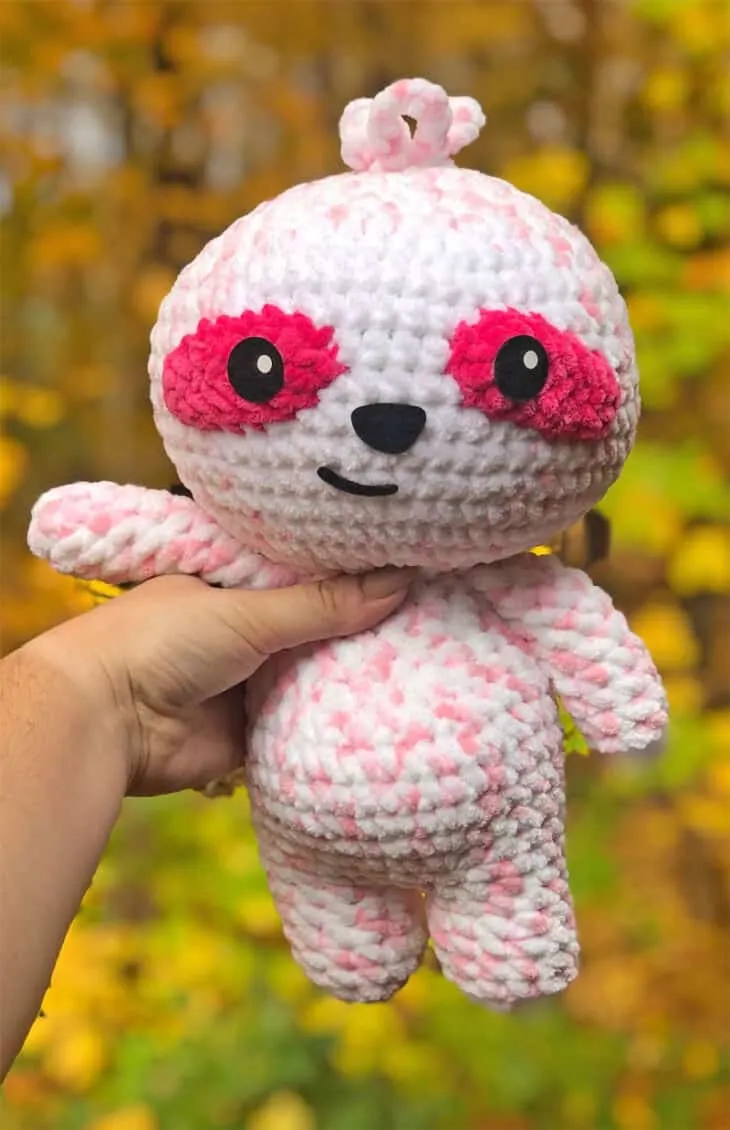 Make your own adorable sloth plushie with this cute crochet pattern.