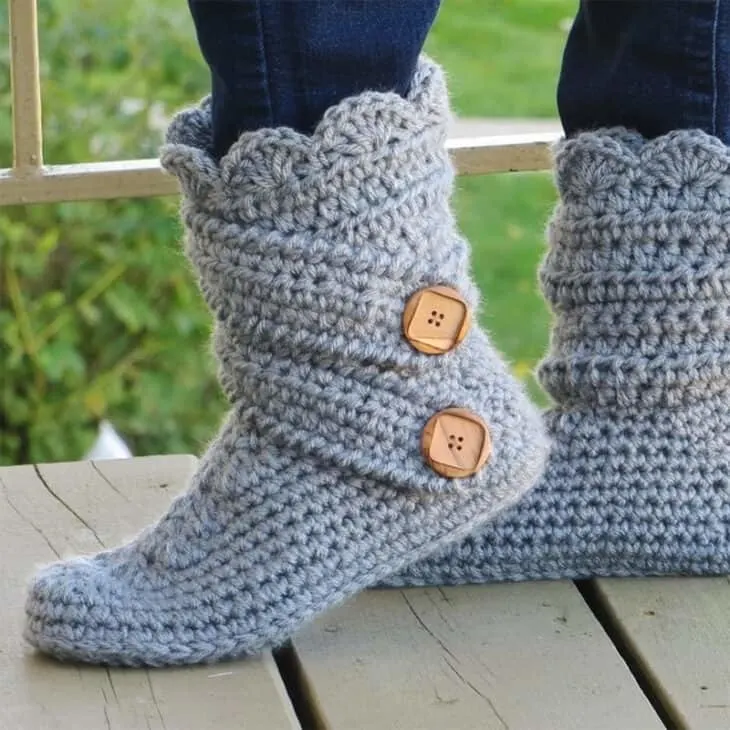 slipper crochet patterns - crochet pattern pdf - hat crochet pattern - amorecraftylife.com #crochet #crochetpattern