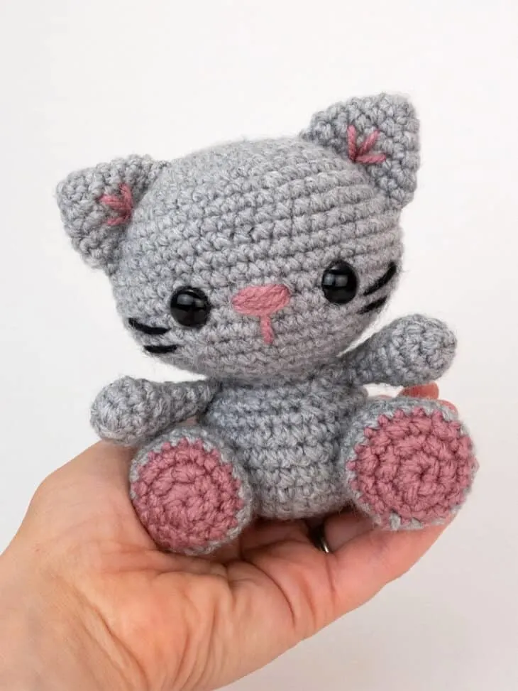 Make your own adorable little crocheted kitten.