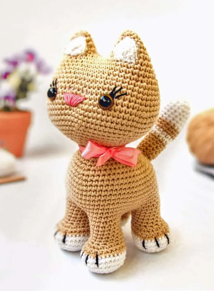 Make your own adorable crocheted cat with this pattern.