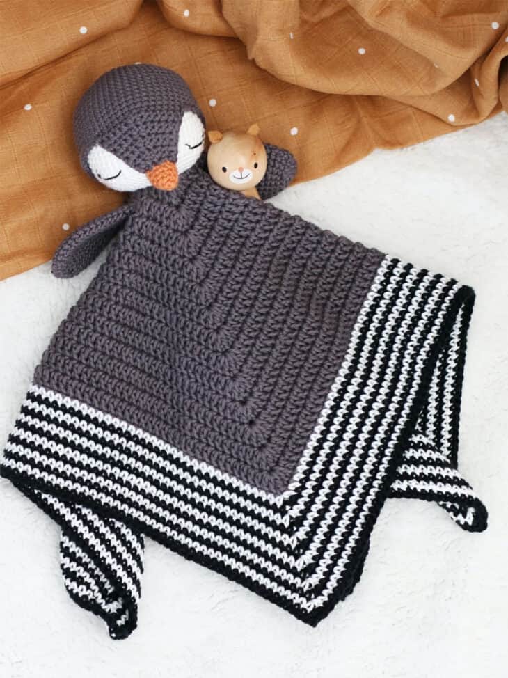 Make your own cute penguin lovey.