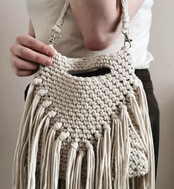 purse crochet pattern - handbag crochet pattern - amorecraftylife.com #bag #crochet #crochetpattern