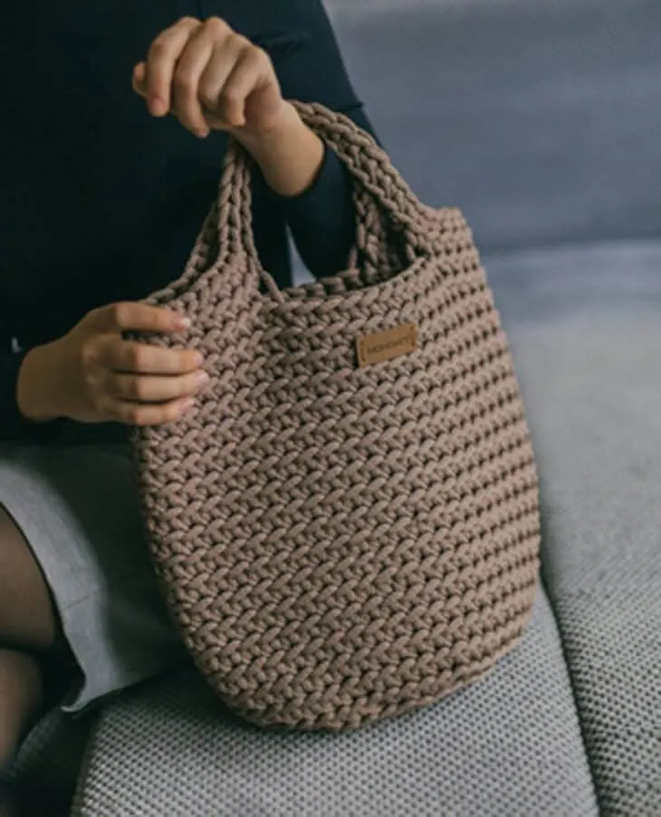 Make your own crocheted bag in you favorite color with this pattern.