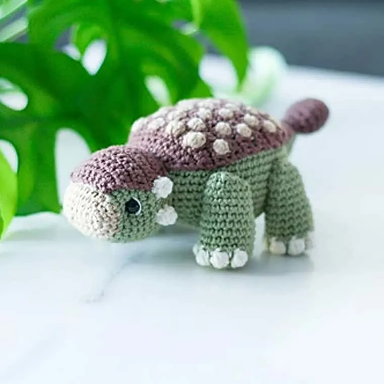 Make your own stuffed dinosaur with this free pattern