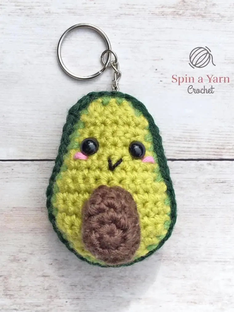Make a cute avocado keychain crochet pattern. This pattern is cute and easy to make.