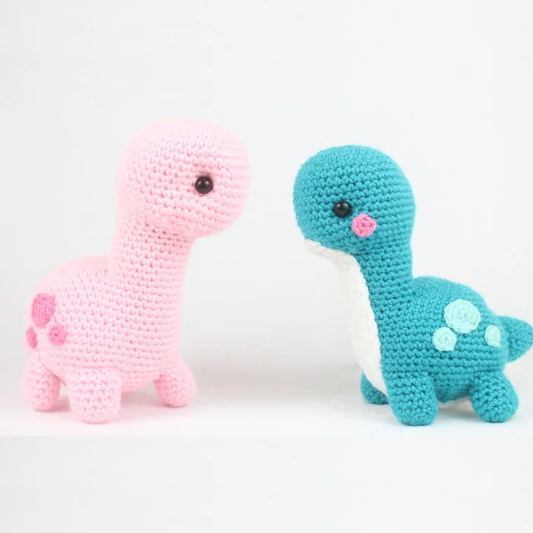 Make your own cute brontosaurus with this free dinosaur pattern